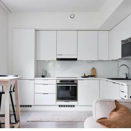 Modern Two Bedroom Apartment *