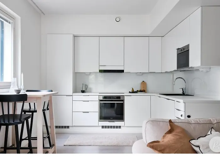 Modern Two Bedroom Apartment *